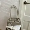 Elegante y simple moda 2026 nuevo bolso de hombro de gran capacidad versátil de nicho para mujer para el otoño y para ir al trabajo