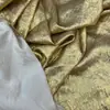 Tela de terciopelo arrugado en toda la superficie con relieve dorado, tela plisada lavada con brillo tridimensional para vestidos de gala y camisas