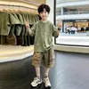 Conjunto de Pantalones Cortos Cargo de Manga Corta Camuflados para Niños Verano 2026 Nuevo Estilo de Verano Atuendo Moderno Fresco para Niños Pequeños y Mayores Dos Piezas