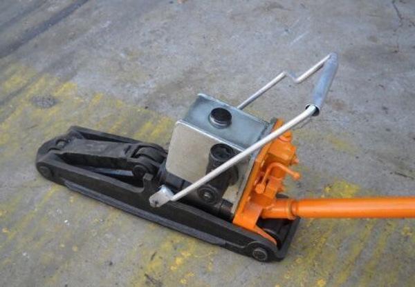液压起拨道器1