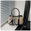 Bolso Retro Pequeño para Viajes Diarios para Mujer 2025 Nuevo Otoño e Invierno Moda Bolso Cruzado Bolso de Mano de Nicho Simple Bolso Tote Pequeño