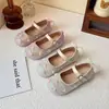 Zapatos de Princesa con Suela Suave para Niñas 2026 Primavera/Verano Nuevos Zapatos Casuales Versátiles de Moda con Moño y Diseño Hueco Mary Jane
