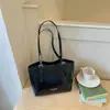 Bolso con diseño de nicho de moda, gran capacidad, bolso de hombro único para debajo del brazo para mujer, nuevo bolso tote de moda 2026 para salir