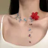 [Vacaciones en la Isla] Collar de Perlas con Flor Retro Dopamina de Estilo Nuevo Único Cadena Versátil para la Clavícula para Mujeres Que Realza el Cutis