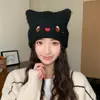 Chapéu de tricô bordado macio e fofo com tema de gato e orelhas de gato 3D, um chapéu de inverno adorável e jovial que mantém você aquecido, protege do vento e cobre suas orelhas; estilo feminino