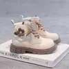 Botas Chelsea Femininas Estilo Britânico Retrô 2026 Nova Coleção Primavera/Outono Moda Botas Curtas Florais Botas de Couro Versáteis e Estilosas