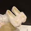 Sapatos fofos Mary Jane com fleece, um passo, novos, franceses, tamanho grande, de algodão, quentes para uso externo, design Outono/Inverno 2026