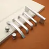 Mango de aleación de aluminio alargado en forma de U para gabinete de espacio redondo moderno simple de una palabra mate puerta de armario manija oculta oscura