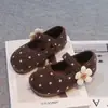 Zapatos Birkenstock para Niñas 2026 Otoño Nueva Llegada Niños Versátiles Lunares Zapatos Casuales Niñas Pequeñas Retro de Corte Bajo Zapatos Pequeños de Cuero