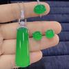 Conjunto de tres piezas de pendientes y anillo de jade y ágata con colgante de calcedonia verde hielo con incrustaciones plateadas.
