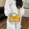 Bolsa de mão casual de luxo leve de alta qualidade para mulheres 2026 nova bolsa versátil de ombro único e transversal da moda tendência para o dia a dia da mulher