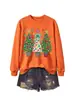 Sudadera casual y cómoda para mujer de la tienda independiente Amazon Wish con tres árboles de Navidad y luces colgantes de estrella de cinco puntas, estilo navideño
