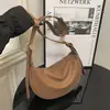 2026 Bolso tipo bolsa de dumplings de alta gama nuevo para mujer, Bolso cruzado versátil, Bolso de hombro de moda para ir al trabajo, Diseño de nicho, Material de cuero
