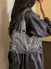 Bolso de hombro moderno y genial estilo motero con remaches para mujer, nuevo bolso de mano de moda 2026, elegante bolso tipo almohada con un toque de alta gama, bolso cruzado