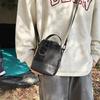 Rede famosa com bolsa de ombro feminina nova primavera e verão 2025 com costura em cores contrastantes, transfronteiriça para bolsa para celular e garrafa, atacado