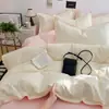 Juego de cuatro piezas estilo coreano minimalista con borde de concha en color liso, hecho de tela de algodón lavado, adecuado para la habitación doble de una niña, ropa de cama para todas las estaciones
