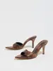 Sandálias femininas de salto alto com bico fino, acabamento espelhado, textura de pele de cobra, mules para primavera e verão, festas noturnas, sapatos femininos da moda em estoque