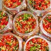 Salsa Picante de Ajo y Chile, Salsa de Chile Verde y Rojo, Salsa para Arroz, Salsa para Fideos, Guarnición para Comidas, Salsa Picante Embotellada, Mayoreo