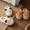 Chinelos de algodão com urso de desenho animado, chinelos femininos de inverno para casa, quentes e confortáveis para uso doméstico, sapatos de algodão antiderrapantes de sola grossa para outono e inverno, atacado para homens
