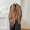 Bufanda de hilo transfronteriza europea y americana con letra H, moderna y a la moda, cálida y gruesa, con borlas largas, chal de doble cara y calentador de cuello