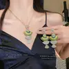 Pendientes de abanico con gotas de diamante de aguja plateada Collar de lujo ligero de alta gama vintage para mujer Moda de gama media Exquisito conjunto