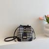 Bolsa pequena de alta qualidade feminina inverno 2023 nova moda bolsa transversal moderna bolsa de malha nicho feminina bolsa balde