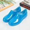 Novos Sapatos de Chuva para Primavera e Outono Quatro Estações Femininos de Cano Curto e Boca Rasa Impermeáveis Antiderrapantes Sapatos Aquáticos Femininos de Cano Baixo para Cozinha Trabalho Uso Externo Sapatos de Borracha