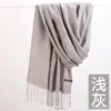 Bufanda de cachemira sintética para mujer versión coreana de otoño e invierno cálida color liso reunión anual bufanda de cachemira roja chal con flecos venta al por mayor de fábrica