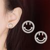 Nuevos aretes de botón de moda chapados en plata con carita feliz, estilo coreano, nicho, pequeños, lindos, huecos con carita sonriente