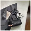 Bolso cubo tejido de alta gama transfronterizo para mujer, nuevo bolso cruzado versátil de moda 2026, bolso de mano y bolso de hombro simples