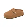 Chinelos Femininos Cáqui para Uso Externo de Tamanho Pequeno 2025 Novos de Inverno Retro Bico Fechado Meio Chinelos Sapatos Birkenstock de Solado Grosso