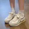 Zapatillas blancas populares estilo retro para mujer, nueva colección otoño 2026, ligeras y versátiles, zapatillas deportivas casuales, estilo de entrenamiento alemán