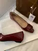 []2026 Otoño Nuevo Estilo Coreano Charol Punta Cuadrada Tacón Bajo Zapatos de Salón Hebilla Cuadrada Zapatos de Mujer