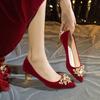 Zapatos de Boda Xiuhe Zapatos de Mujer Rojo Tacón Grueso No Cansan los Pies Tacones Altos 2025 Nuevo Estilo Chino Punta Afilada Zapatos para Brindis de Boda