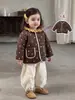 Abrigo de algodón para bebé niña, conjunto infantil para niñas, estilo otoño e invierno, suéter de punto para niños, camiseta básica, pantalones jogger forrados de polar, conjunto de tres piezas