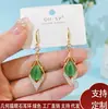 Novos Brincos de Pedra Olho de Gato Verde para Mulheres, Brincos Geométricos de Luxo Leve Cravejados de Diamantes Que Fazem o Rosto Parecer Mais Fino, Brincos Elegantes com Qualidade Transfronteiriça