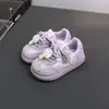 Primavera de 2026 Novo Estilo Sapatos de Bebê para Crianças Atacado Estilo Coreano Tênis para Crianças com Luzes Piscantes Tênis para Meninas Pequenas 5592