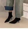 Botas femininas elegantes de camurça marrom, bico fino e salto alto, sapatos femininos, novas botinhas estilo francês para outono e inverno de 2026