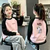 Camiseta de felpa para niñas, raglán, bloques de color, manga larga, Otoño Invierno 2026, estilo nuevo, para niños medianos y grandes, capa base, top casual, moderno