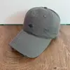 Boné Chapéu Bico de Pato Estilo Coreano Design de Nicho Senso de Design Micro Logo Rasgado Desgastado Aba Macia Casual Versátil Rua Proteção Solar Chapéu