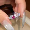 Item Quente da Live Xiaohongshu Anel Flor Dupla com Pedras Strass Embutidas Estilo Levemente Luxuoso para Mulheres Design de Moda Anel de Dedo Flor de Rosa Totalmente com Pedras Strass