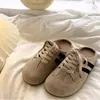 Mules retro de punta cerrada para mujer, nuevos zapatos casuales slip-on para la primavera/verano 2025 con tacón, zapatillas de entrenamiento estilo alemán