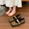Novos sapatos de alça única estilo coreano com fivela de metal 2026, fivela francesa, sapatos Mary Jane versáteis de bico quadrado e mocassins para outono e inverno