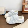 Tênis de bico de concha com bolinhas e velcro para mulheres, sapatos brancos modernos para primavera e outono com sola grossa que aumentam a altura, mocassins versáteis super populares