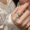 Versión Coreana del Anillo de Perla de Trébol de Cuatro Hojas de Nácar para Mujer, Anillo Sencillo de Diseño Nicho para Dedo Índice con Apertura Ajustable y Anillo Versátil