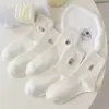 Novas Meias Brancas para Mulheres da Primavera de 2026, Meias Tendência Estilo Japonês com Urso, Meias Respiráveis que Absorvem o Suor de Cano Médio, Meias de Algodão Fofas