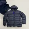 RL nuevo estilo de comercio exterior: una chaqueta clásica de algodón estilo polo americano con un pequeño caballo rojo bordado en el pecho y un cierre de cremallera acanalado