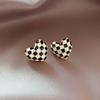 Brincos Pretos Micro-Incustados de Alta Qualidade Agulha de Prata, Design de Nicho, Tarraxas Stud de Diamante de Luxo Leve, Brincos Elegantes e Sofisticados