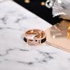 Anel de Moda All-match de Luxo Leve Estilo Japonês e Coreano Ouro Rosa Fritillaria Branca Fritillaria Preta Aço Titânio Anel de Diamante Único e Duplo para Mulheres