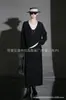 Nuevo Estilo Otoño e Invierno Texturizado Borde Enrollado Cuello en U Profundo Tejido de Lana Suave Elástico Hilo Yangzi Conjunto de Suéter y Falda